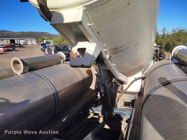 image for item BI9771 2002 International 4700 sewer jetter truck