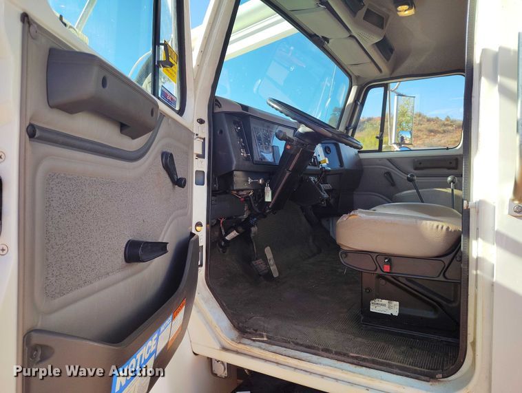 image for item BI9771 2002 International 4700 sewer jetter truck