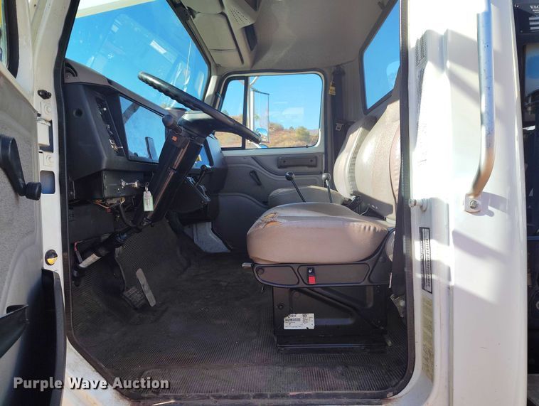 image for item BI9771 2002 International 4700 sewer jetter truck