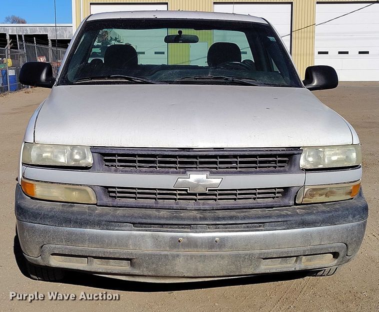 image for item DT0820 2000 Chevrolet Silverado 1500 pickup truck