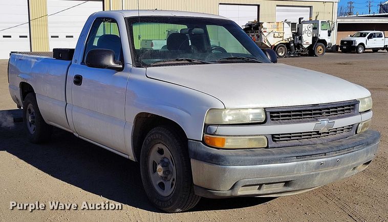 image for item DT0820 2000 Chevrolet Silverado 1500 pickup truck