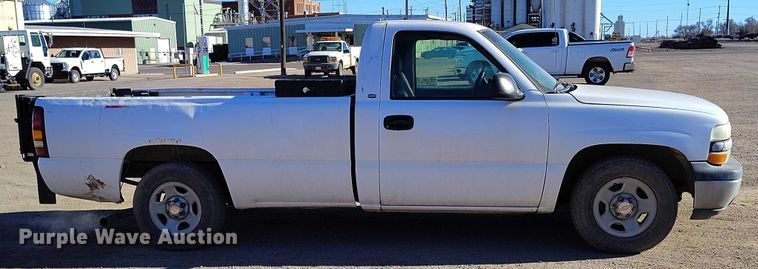 image for item DT0820 2000 Chevrolet Silverado 1500 pickup truck