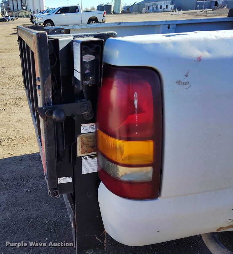 image for item DT0820 2000 Chevrolet Silverado 1500 pickup truck