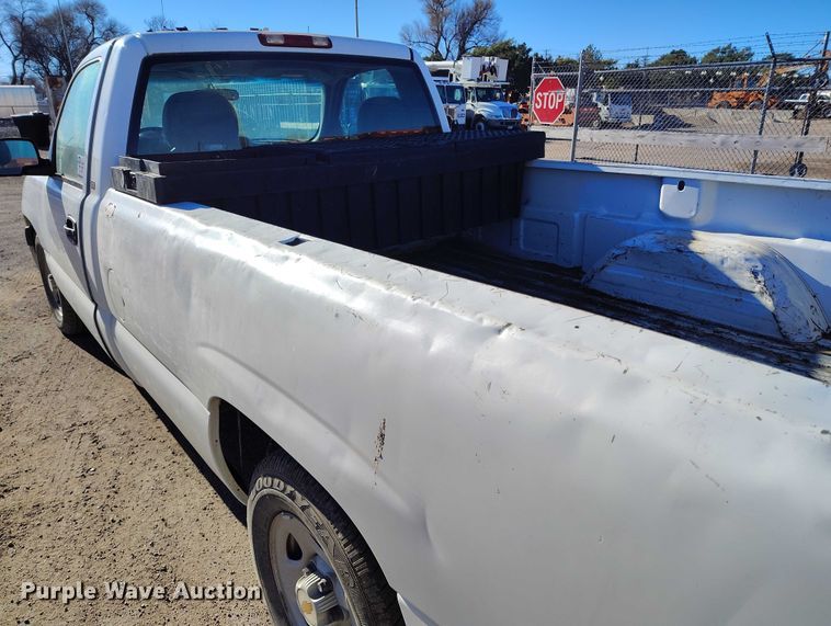 image for item DT0820 2000 Chevrolet Silverado 1500 pickup truck