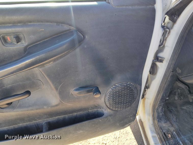 image for item DT0820 2000 Chevrolet Silverado 1500 pickup truck