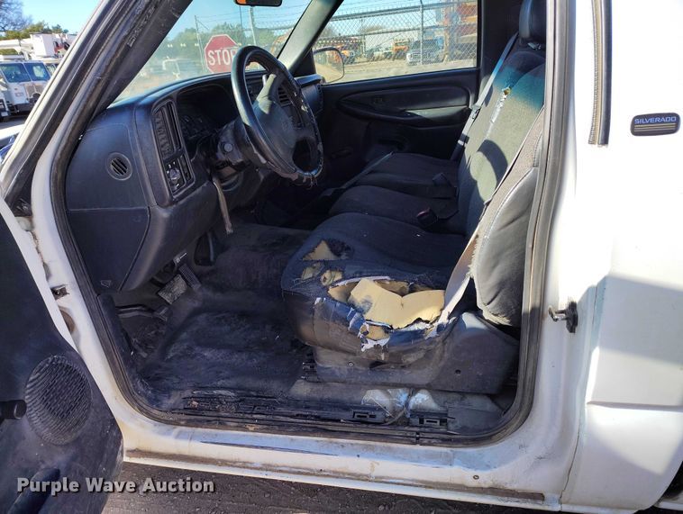 image for item DT0820 2000 Chevrolet Silverado 1500 pickup truck