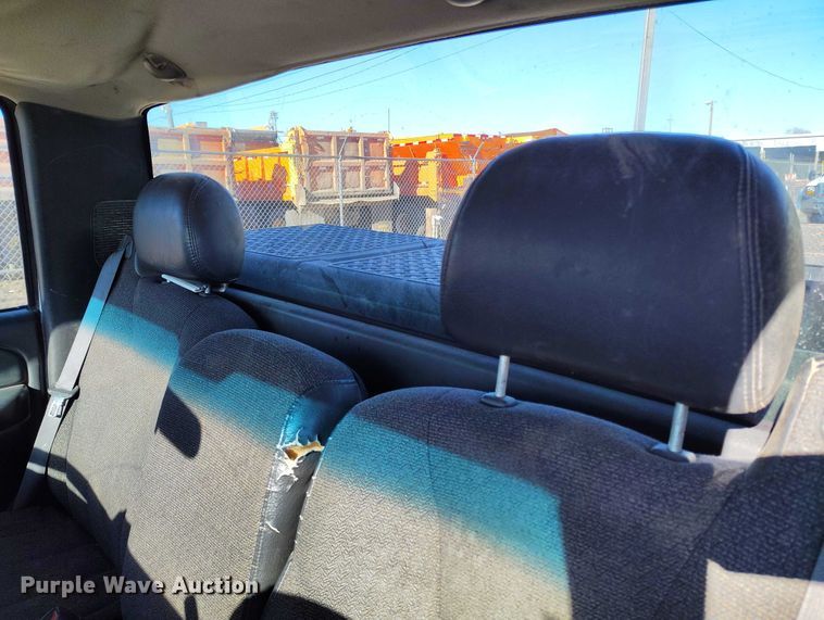 image for item DT0820 2000 Chevrolet Silverado 1500 pickup truck