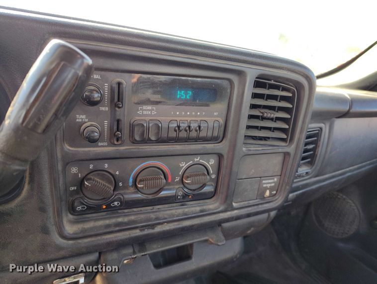 image for item DT0820 2000 Chevrolet Silverado 1500 pickup truck