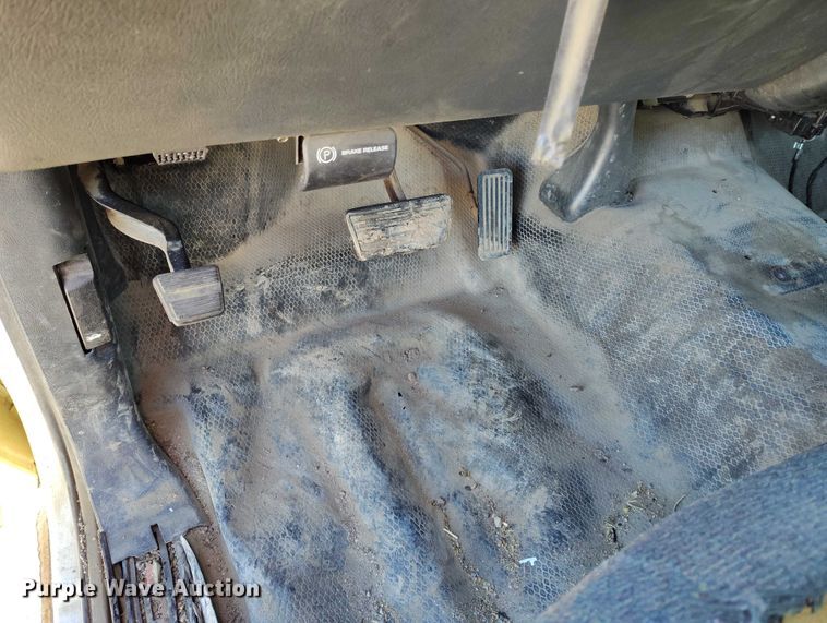 image for item DT0820 2000 Chevrolet Silverado 1500 pickup truck