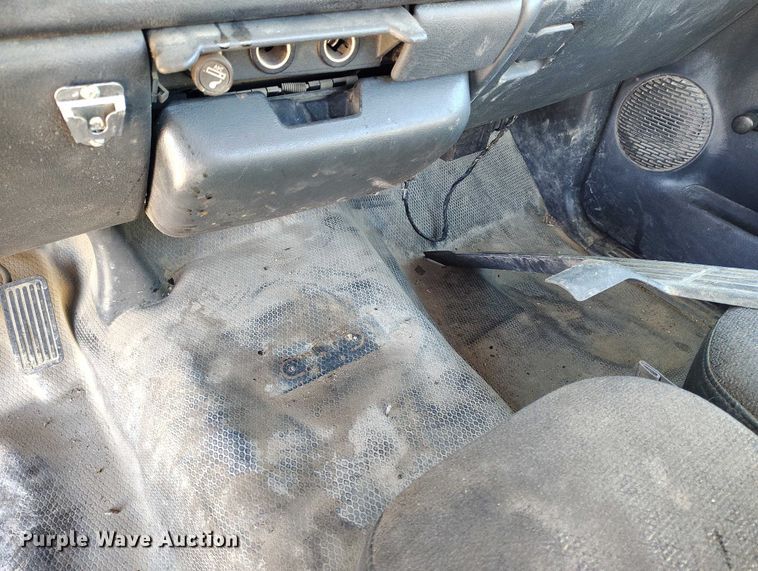 image for item DT0820 2000 Chevrolet Silverado 1500 pickup truck