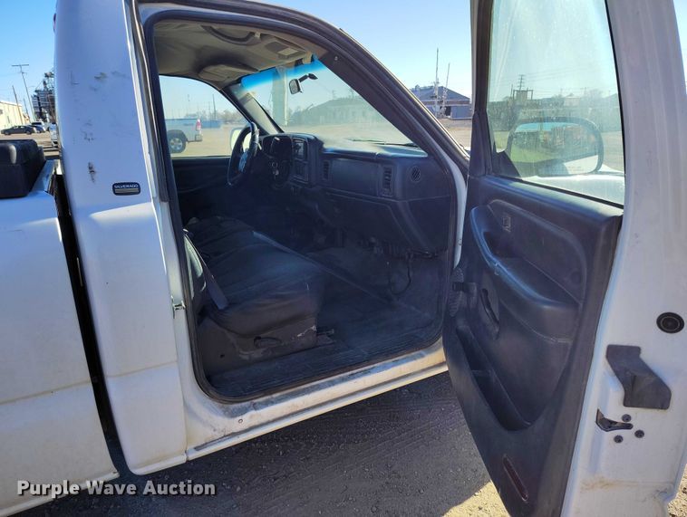 image for item DT0820 2000 Chevrolet Silverado 1500 pickup truck