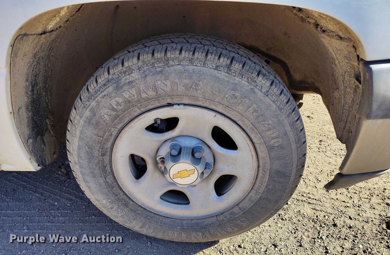 image for item DT0820 2000 Chevrolet Silverado 1500 pickup truck