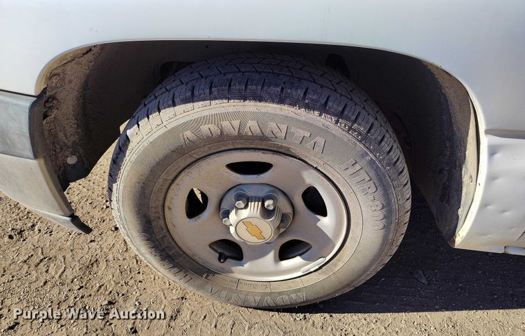 image for item DT0820 2000 Chevrolet Silverado 1500 pickup truck