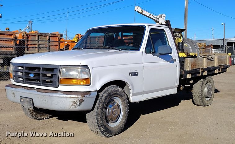 image for item DT0821 1997 Ford F250 flatbed pickup truck