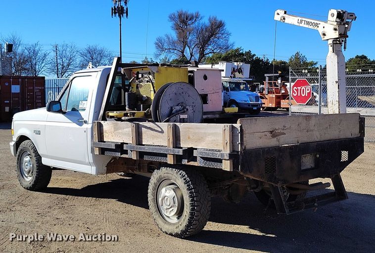 image for item DT0821 1997 Ford F250 flatbed pickup truck