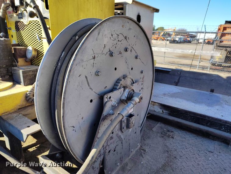 image for item DT0821 1997 Ford F250 flatbed pickup truck