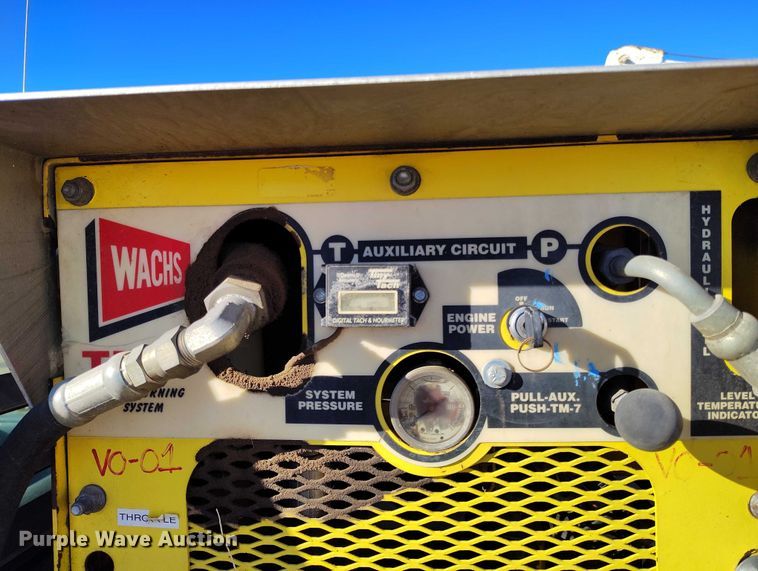 image for item DT0821 1997 Ford F250 flatbed pickup truck