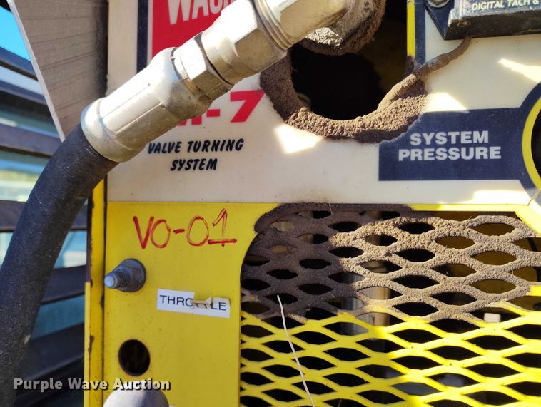 image for item DT0821 1997 Ford F250 flatbed pickup truck