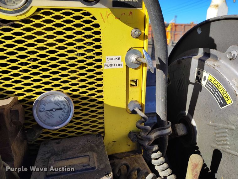 image for item DT0821 1997 Ford F250 flatbed pickup truck