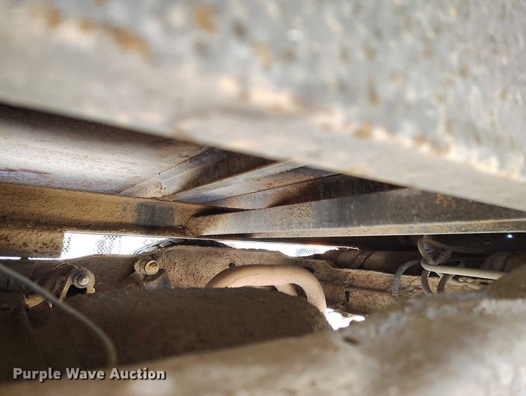 image for item DT0821 1997 Ford F250 flatbed pickup truck