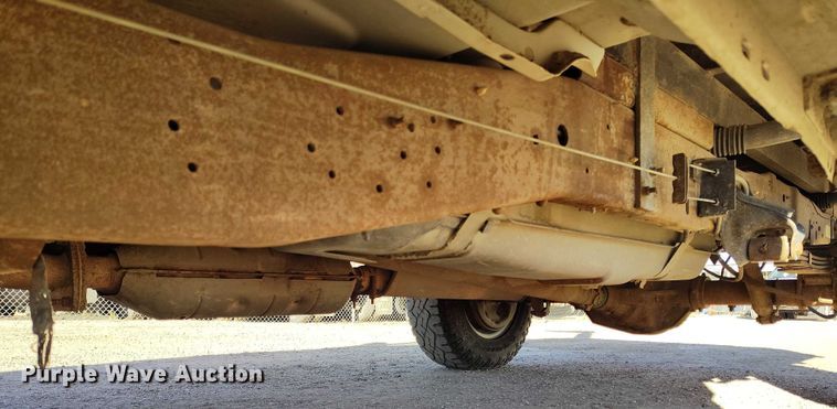 image for item DT0821 1997 Ford F250 flatbed pickup truck