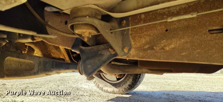 image for item DT0821 1997 Ford F250 flatbed pickup truck