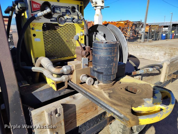 image for item DT0821 1997 Ford F250 flatbed pickup truck