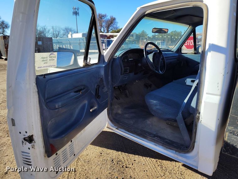 image for item DT0821 1997 Ford F250 flatbed pickup truck