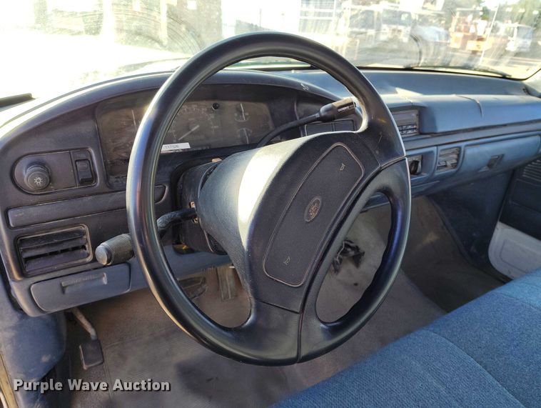 image for item DT0821 1997 Ford F250 flatbed pickup truck