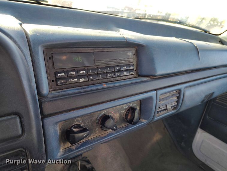 image for item DT0821 1997 Ford F250 flatbed pickup truck