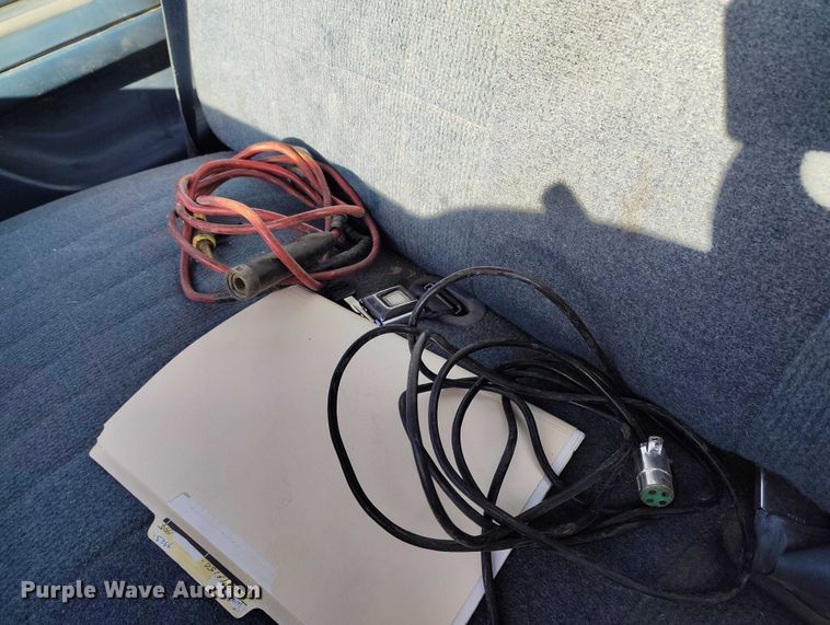 image for item DT0821 1997 Ford F250 flatbed pickup truck