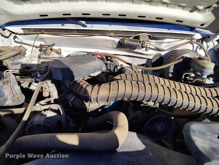 image for item DT0821 1997 Ford F250 flatbed pickup truck