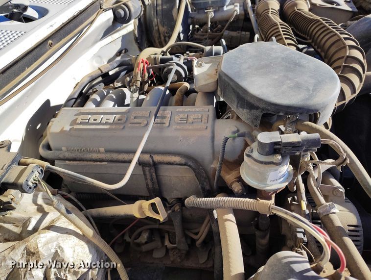 image for item DT0821 1997 Ford F250 flatbed pickup truck