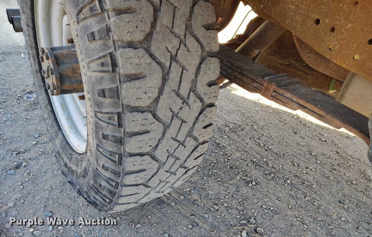 image for item DT0821 1997 Ford F250 flatbed pickup truck