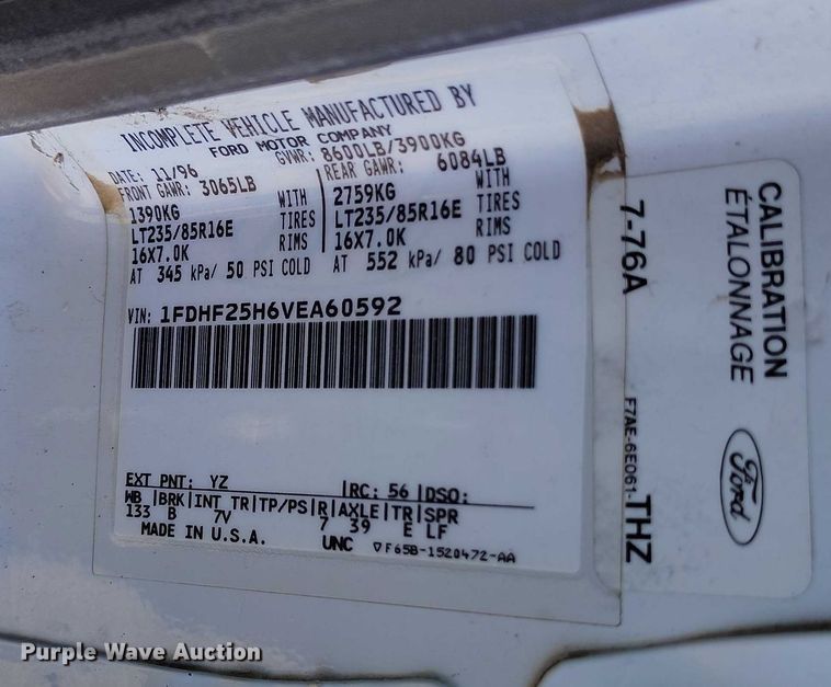 image for item DT0821 1997 Ford F250 flatbed pickup truck