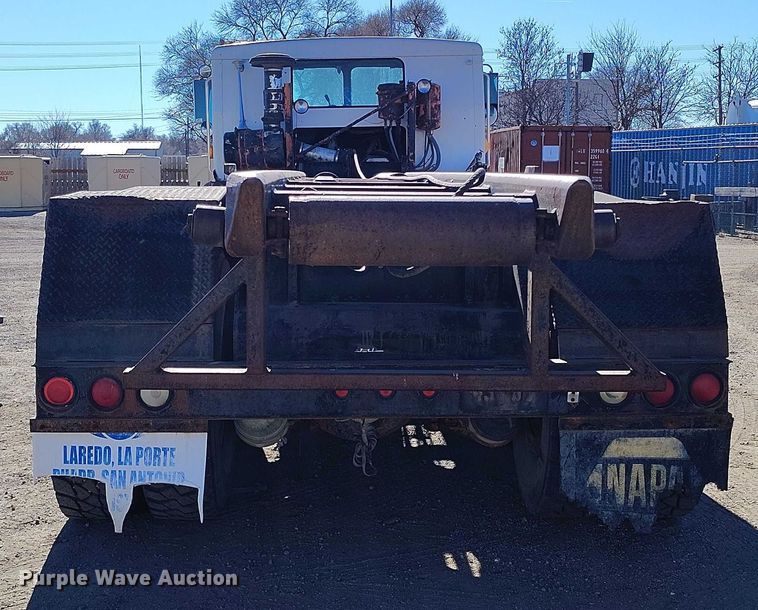 image for item DT0822 1995 Peterbilt 320 roll-off container truck