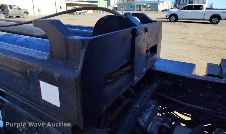 image for item DT0822 1995 Peterbilt 320 roll-off container truck