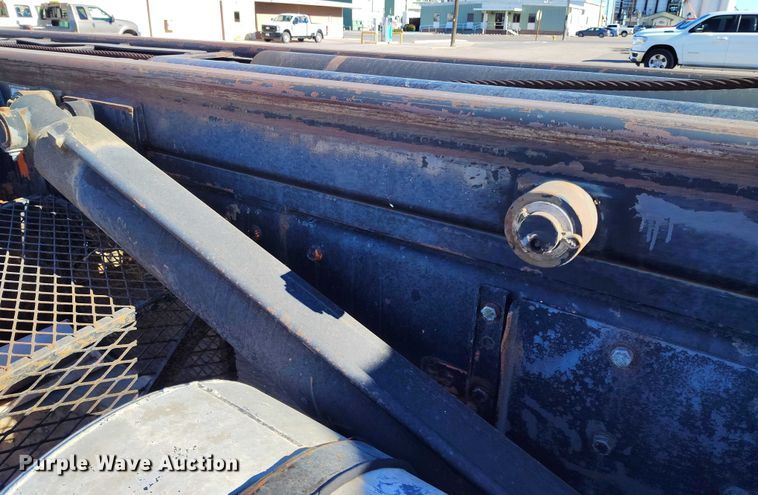 image for item DT0822 1995 Peterbilt 320 roll-off container truck