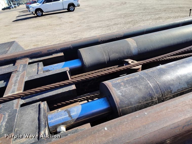 image for item DT0822 1995 Peterbilt 320 roll-off container truck