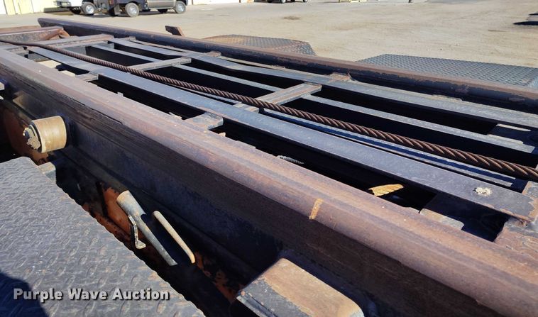 image for item DT0822 1995 Peterbilt 320 roll-off container truck