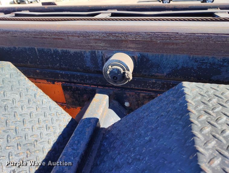 image for item DT0822 1995 Peterbilt 320 roll-off container truck