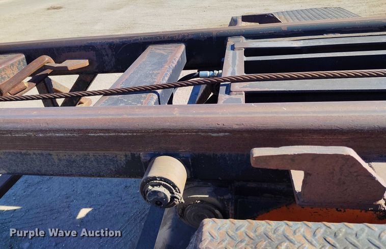 image for item DT0822 1995 Peterbilt 320 roll-off container truck