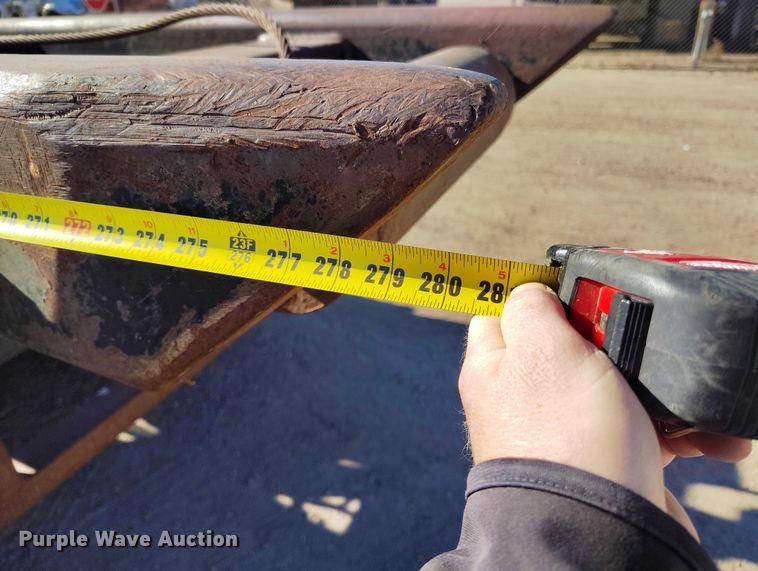 image for item DT0822 1995 Peterbilt 320 roll-off container truck