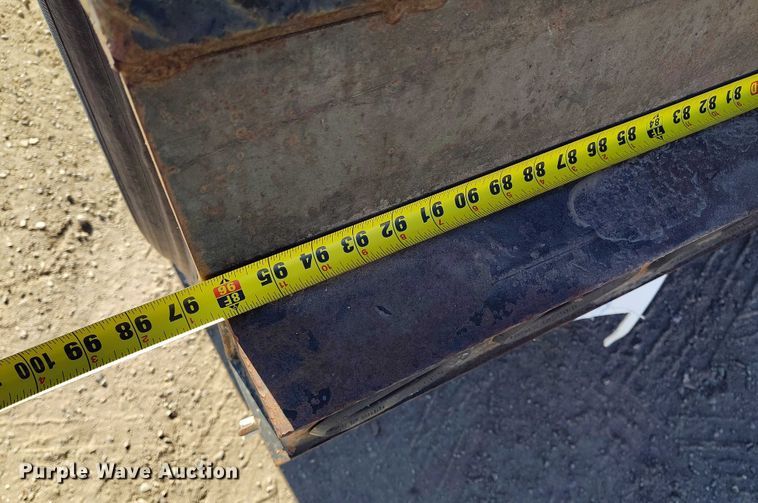 image for item DT0822 1995 Peterbilt 320 roll-off container truck