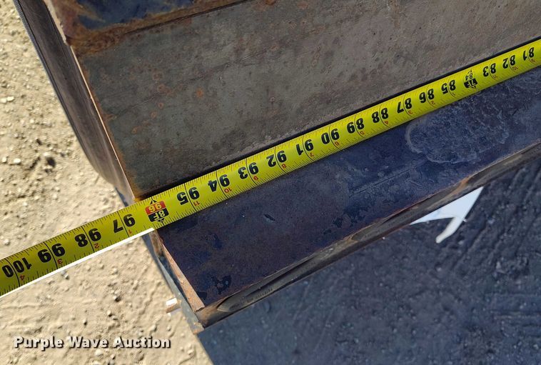 image for item DT0822 1995 Peterbilt 320 roll-off container truck