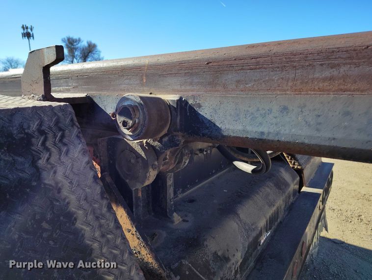 image for item DT0822 1995 Peterbilt 320 roll-off container truck