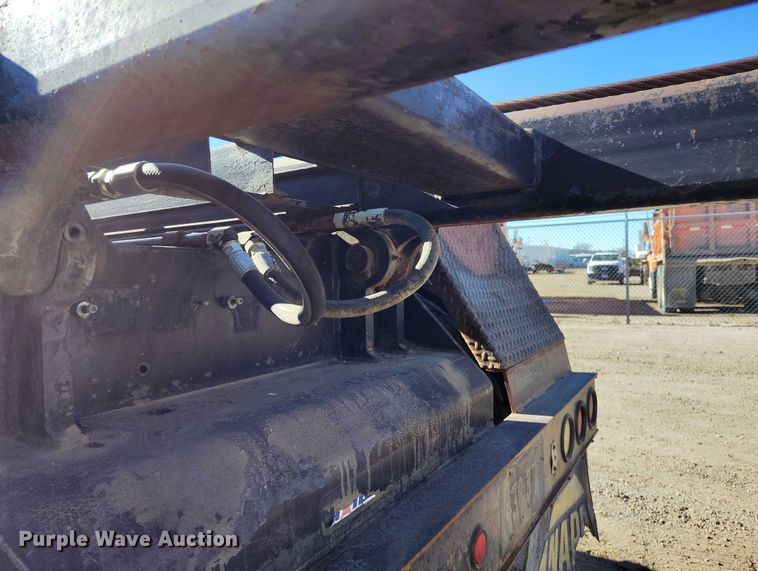 image for item DT0822 1995 Peterbilt 320 roll-off container truck