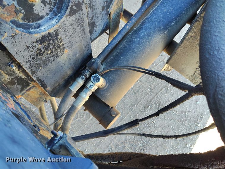 image for item DT0822 1995 Peterbilt 320 roll-off container truck