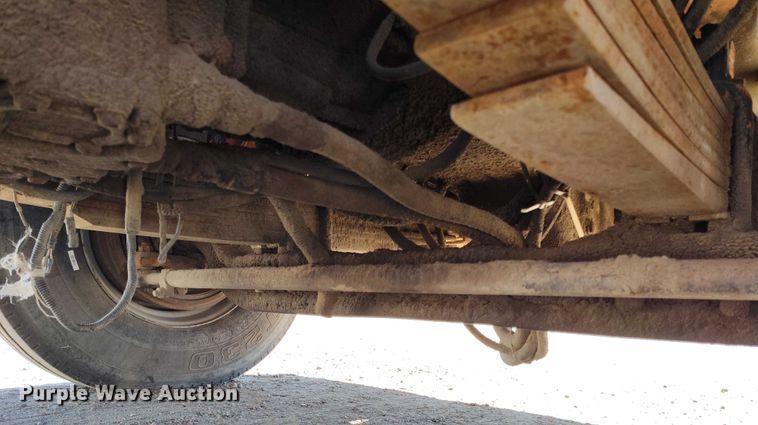 image for item DT0822 1995 Peterbilt 320 roll-off container truck