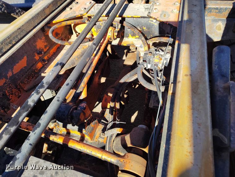 image for item DT0822 1995 Peterbilt 320 roll-off container truck